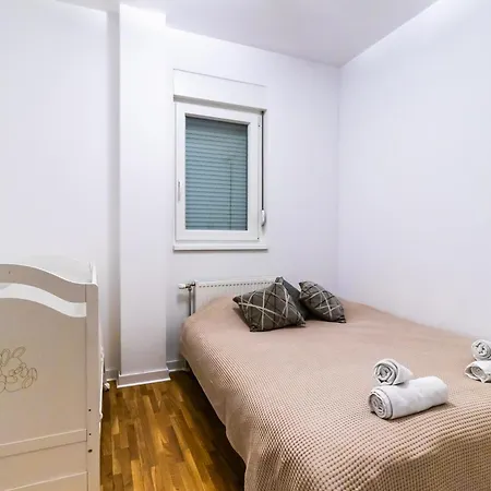 Angelina City Lux Apartment With Garage Belgrado Esterno foto