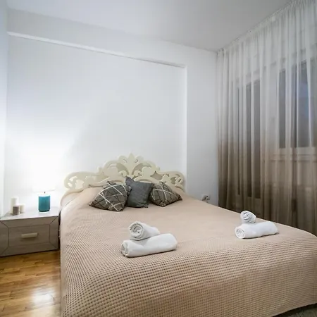 Angelina City Lux Apartment With Garage Belgrado Esterno foto
